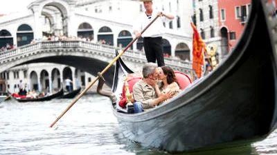 В Венеции выбрали самых поющих гондольеров +ВИДЕО