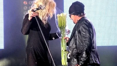 Коляденко дарит Ирине Былик бриллианты