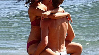 Страстные поцелуи Джастина Бибера на Гавайях +ФОТО