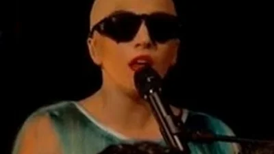 Lady Gaga шокировала своей лысиной