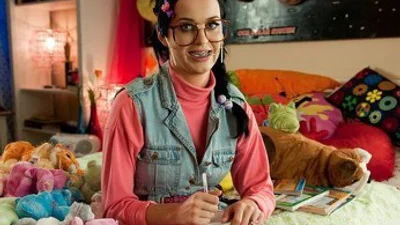 Кэти Перри сыграла подростка в брекетах +ВИДЕО