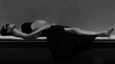 Беременная Виктория Бекхэм оголила живот