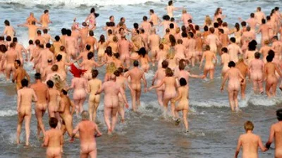 Все нудисты Британии собрались на одном пляже