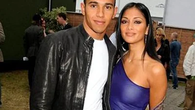 Николь Шерзингер выходит замуж за гонщика Формулы-1