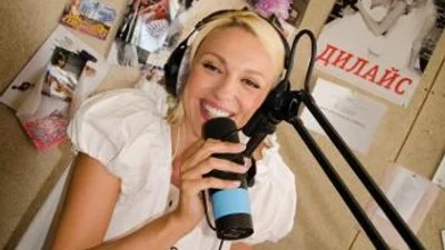 Оля Полякова выставила на аукцион съемки родов