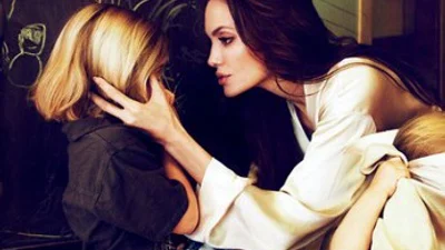 Анджелина Джоли в семейной фотосессии для Vanity Fair +ФОТО