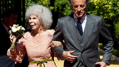 85-летняя герцогиня Альба вышла замуж +ВИДЕО