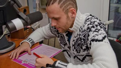 Jay B с группы D'lemma cпит с блондинками