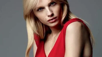 Скандальный Андрей Пежич рекламирует бюстгальтеры