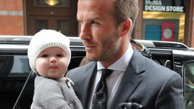 У дочери Виктории Бекхэм появилась именная сумка