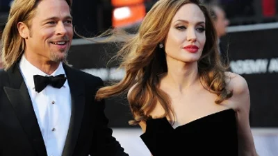 Нога Анджелины Джоли и соски Дженнифер Лопес появились в Сети