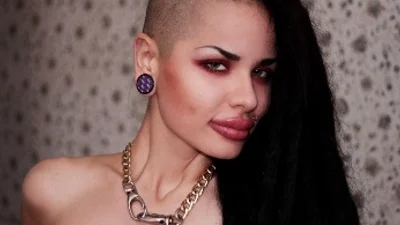 Росіянка з гігантськими губами зробила собі вуха ельфа