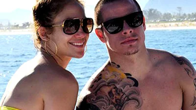 Счастливая Дженнифер Лопес с бойфрендом на бразильском пляже