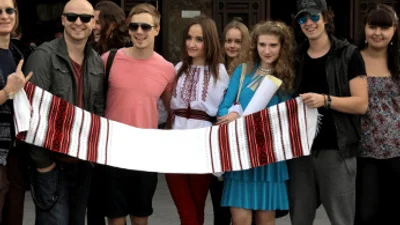 Поклонники устроили проводы «ДиО.фильмов» на Фабрику звезд