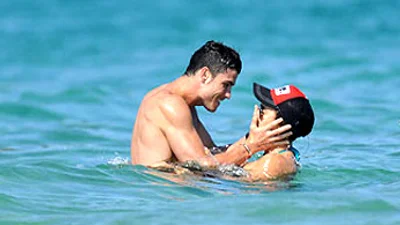 Кріштіану Роналду із сином і нареченою відпочив у Сен-Тропе