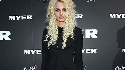 Андрогин Андрей Пежич запускает свое шоу