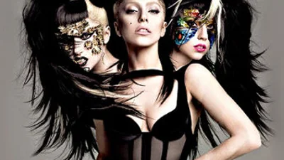 Lady Gaga разделась для рекламы именного аромата 