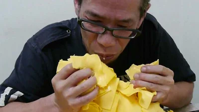 Японец съел рекордный Чизбургер 