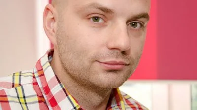 Kissing Day – ловіть поцілунок від Слави Дьоміна