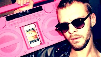 Макс Барских презентовал автобиографический клип