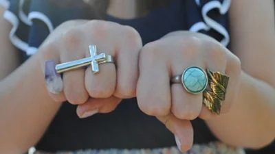 Большие кольца не выходят из моды