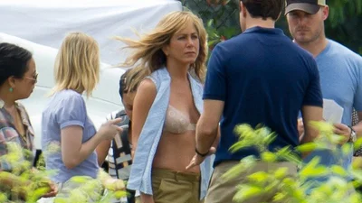 Дженнифер Анистон не захотела показать трусики