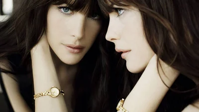 Лив Тайлер любит гулять со своим спаниелем