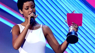 Побритая Рианна блеснула на MTV Video Music Awards 