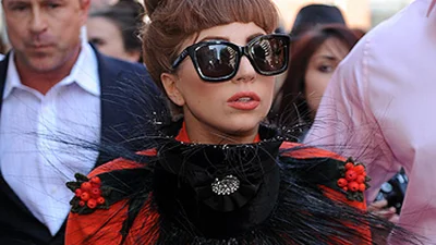 Русский дизайнер одел Lady Gaga 