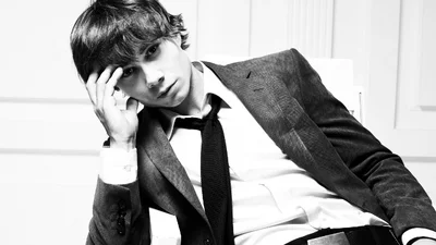 Александр Рыбак предстал в образе мачо