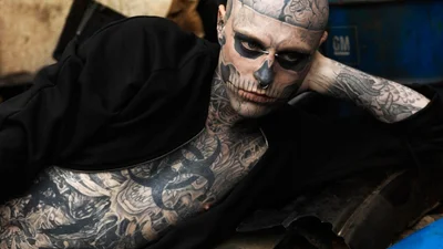 Зомби парень провел в тату-салонах более 300 часов