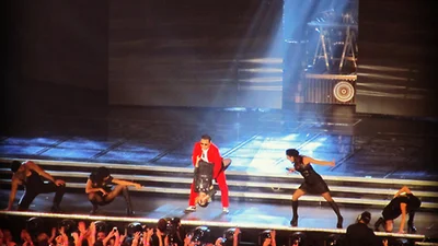 PSY заставил Мадонну танцевать Gangnam Style