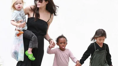 Дети Джоли и Питта отправили письма Санте