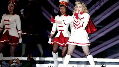 Мадонна разбила лицо в кровь на собственном концерте