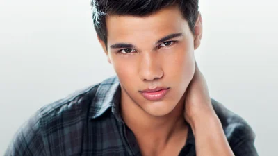 Тэйлор Лотнер был каратистом