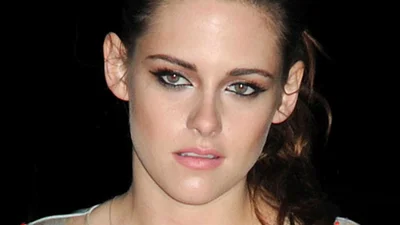 Кристен Стюарт вышла в очередном нелепом платье