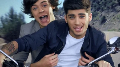 Премьера клипа! One Direction - Kiss You 