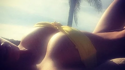 Анна Седокова любит «постить» свое тело