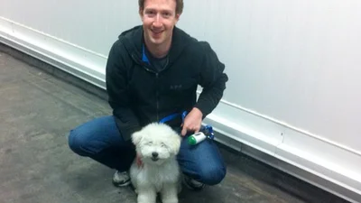 Собака Марка Цукерберга тусит на Facebook