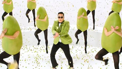 Psy и фисташки станцевали Gangnam Style на Суперкубке 