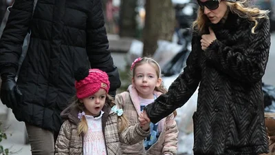 Как Сара Джессика Паркер одевает своих близняшек