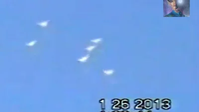 В Мексике очевидец снял на видео 8 НЛО