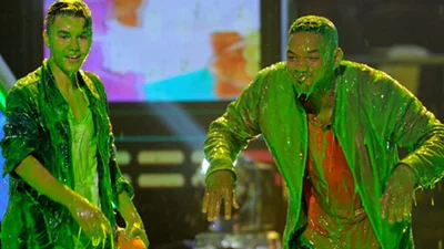 Вбрання та приколи на церемонії Kids Choice Awards-2013