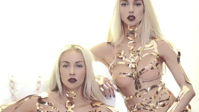 За Дилайс охотятся лесбиянки