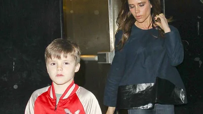 Виктория Бекхэм кормит детей сырой рыбой