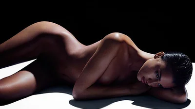 Ирина Шейк снялась в фотосессии абсолютно голая