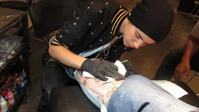 Джастин Бибер будет бить "партаки"