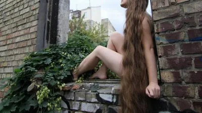 Писательница Лада Лузина готовится к шабашу