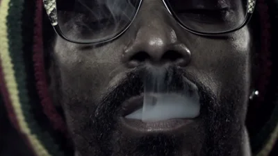 Snoop Dogg & Wiz Khalifa - French Inhale