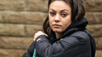 Мила Кунис опять пугает отсутствием макияжа